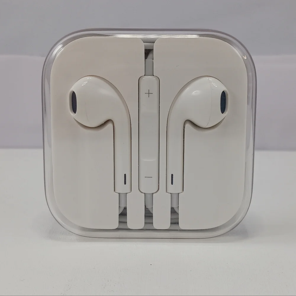 NWOT Apple Wired Ear Buds